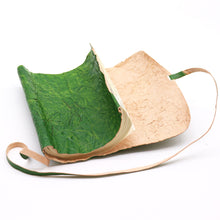 Load image into Gallery viewer, Rolled Leather Travel Notebook - 96 pages - Green  21x15cm