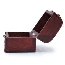 Load image into Gallery viewer, Small Classic Chest (same inside Colb-23)