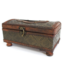 Load image into Gallery viewer, Tissue Box Classic Glamour with legs