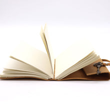 Load image into Gallery viewer, Oiled Tan Leather &amp; Key - 200 pages - 13x18cm